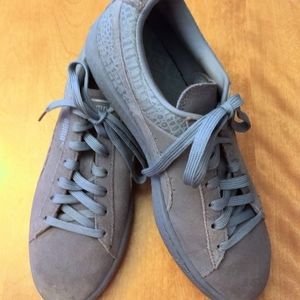 PUMA Women's Heather Blue Suede Shoes Classic Sneakers Size 9.5.Gently worn.